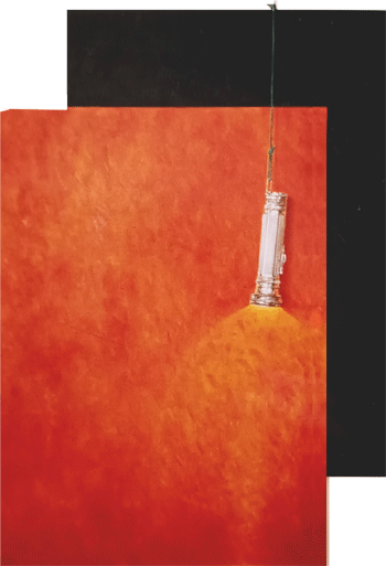 Fotorealistinen maalaus. Maalauksessa roikkuu valaiseva taskulamppu.