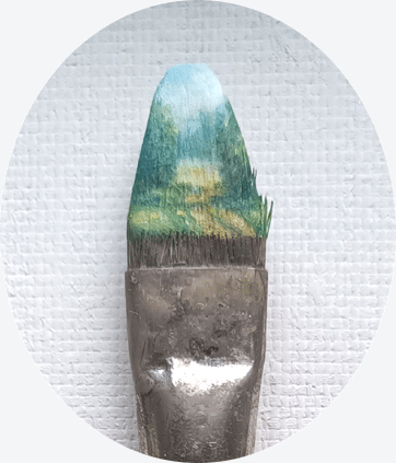 Siveltimien harjaksiin maalattu tietä esittävä maisema. Osa suurempaa teosta.